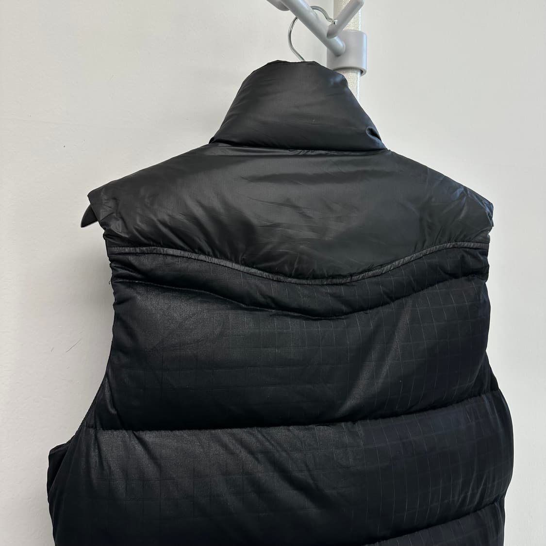 띠어리 코팅 나일론 다운 패딩 조끼 상품이미지9