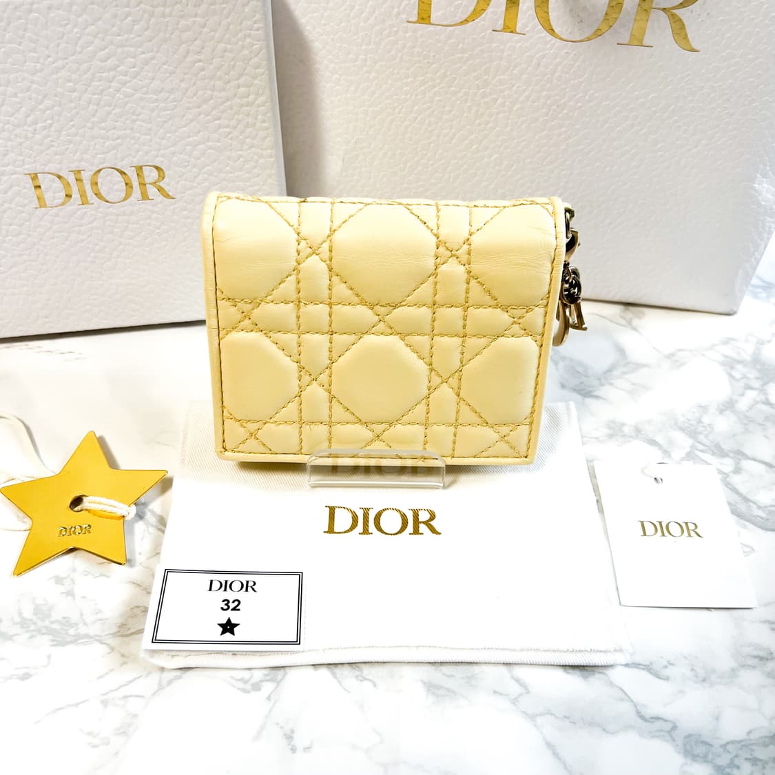 디올 레이디 까나쥬 램스킨 지갑 상품이미지2