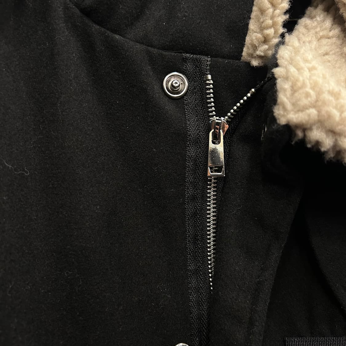 더 클랩컴퍼니 양털 카라 울 누빔 야상 패딩 코트 상품이미지3