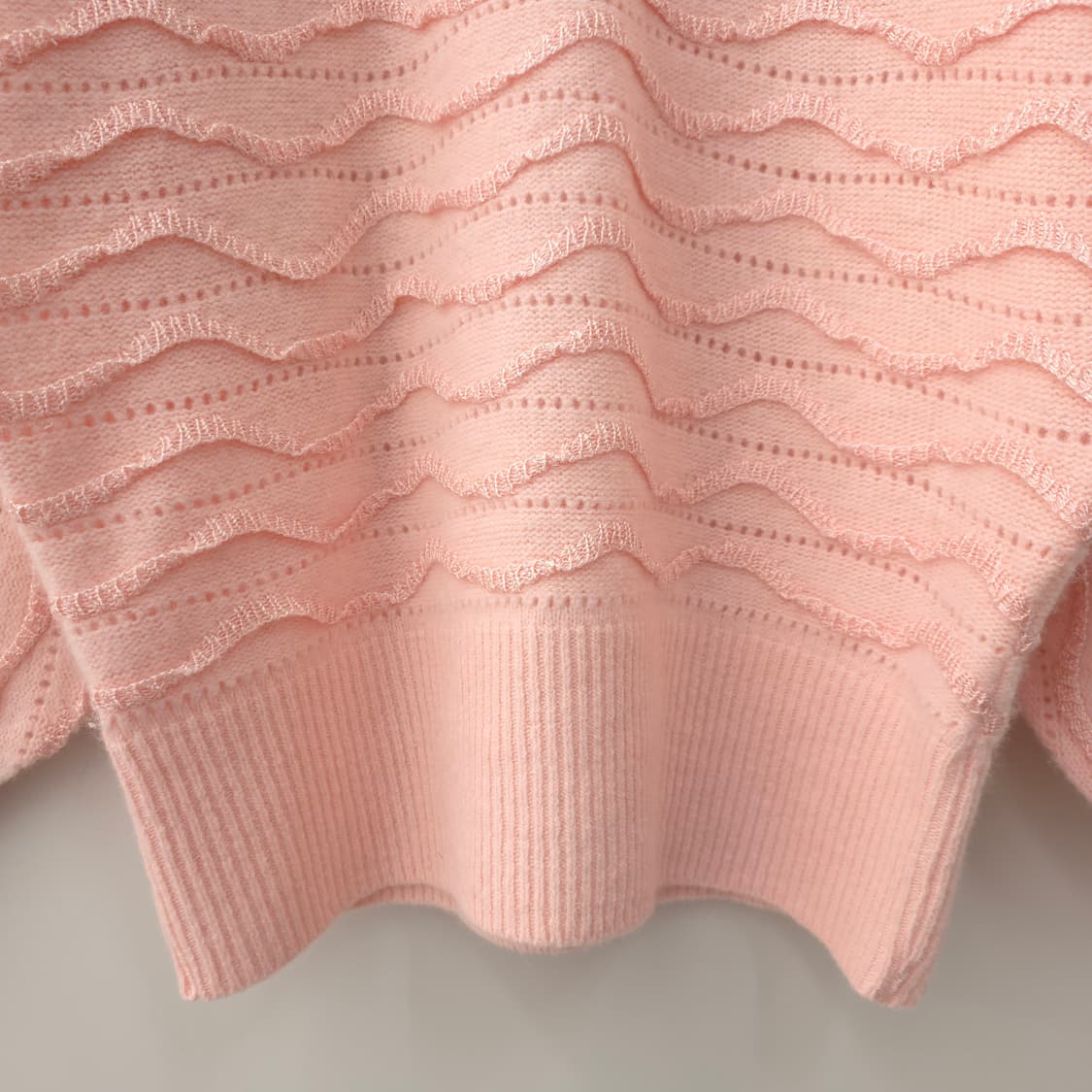 KAZAMIDORI 연핑크 울 가오리핏 물결패턴니트 상품이미지4