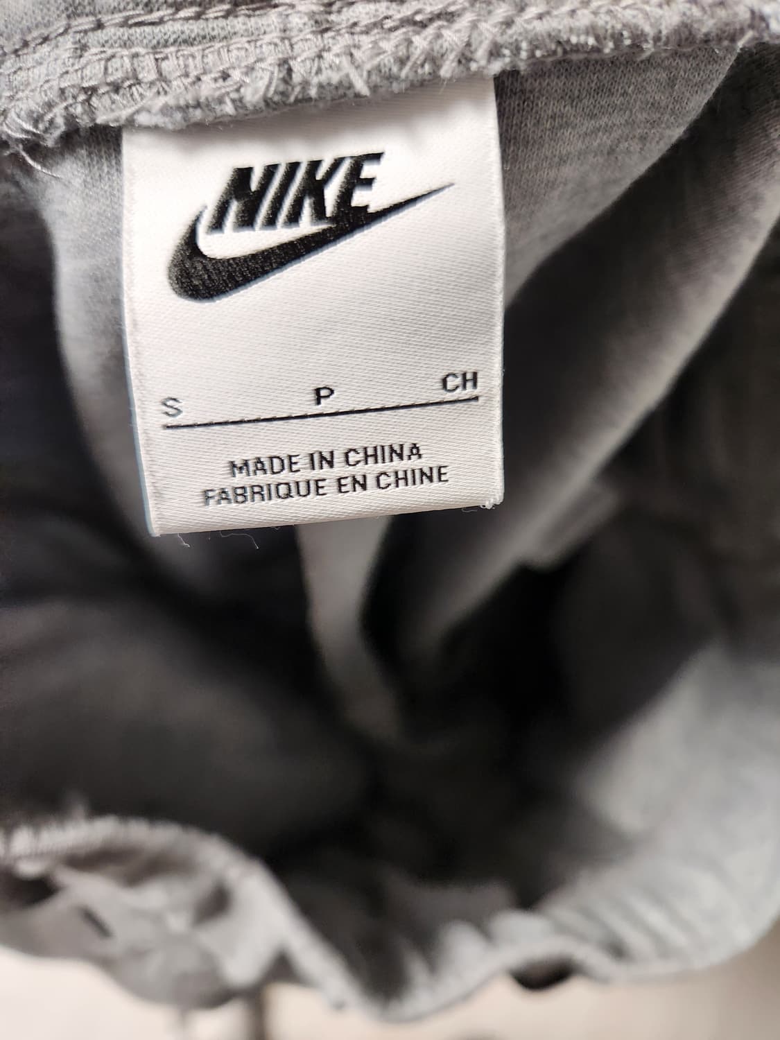 나이키 테크팩 테크 플리스 조거 팬츠s

오염 하자 없이 깨끗해요^^

 상품이미지6