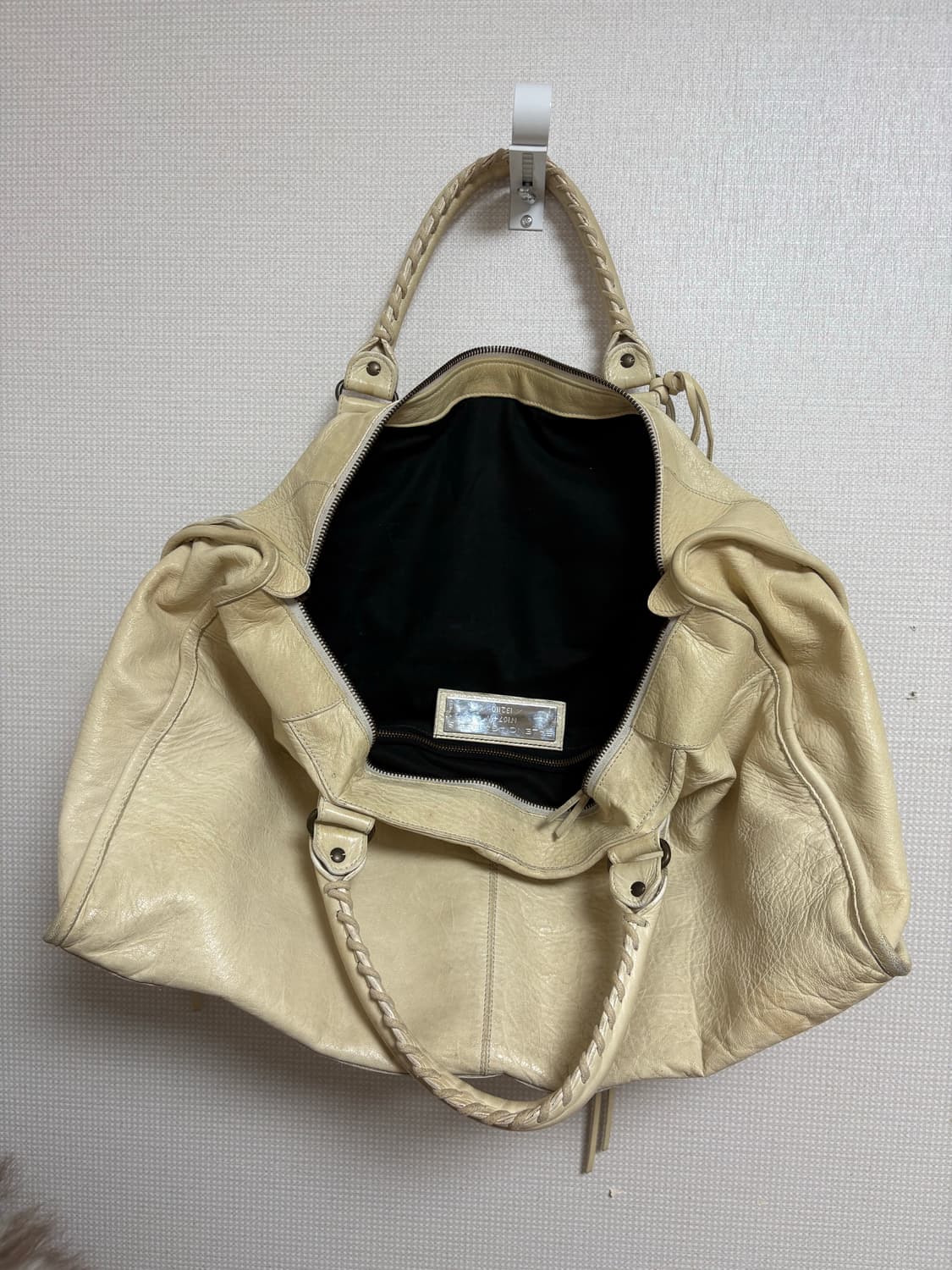 발렌시아가 모터백 라지 오피스 아이보리 상품이미지4