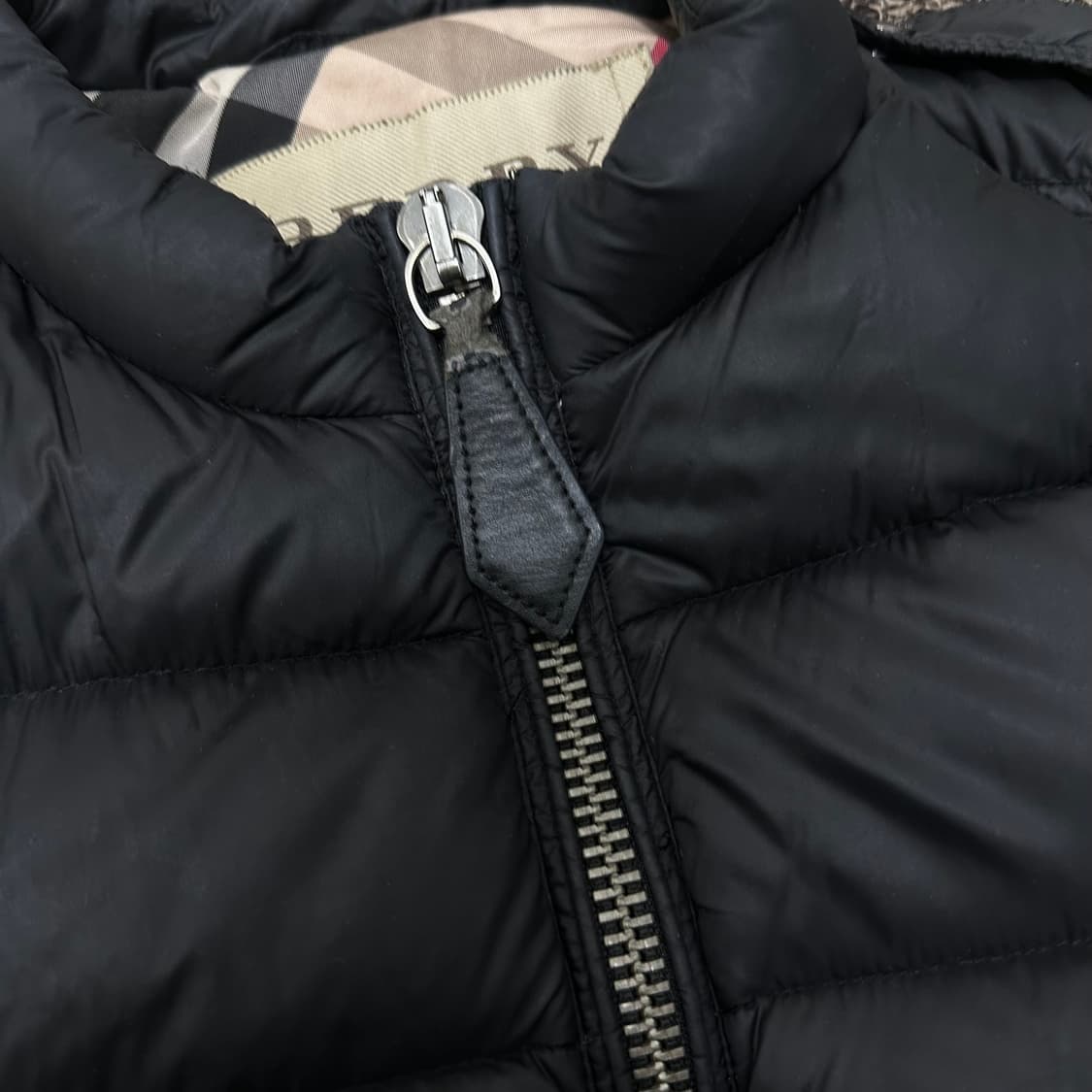 버버리 정품 여성 구스다운 경량 패딩 블랙 M 상품이미지5