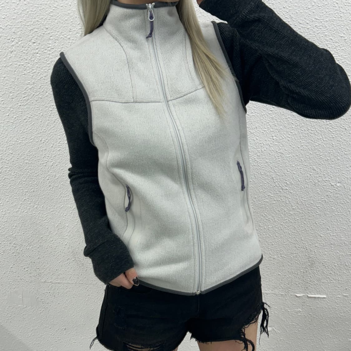 아크테릭스 퍼플로고 화이트 베스트 M 상품이미지2