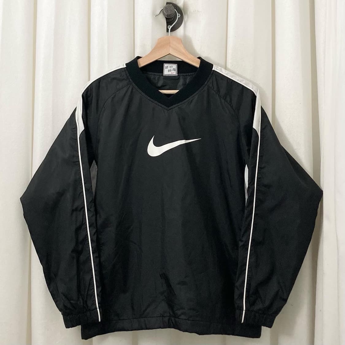 나이키 블랙 화이트 배색 빅로고 웜업 상품이미지1