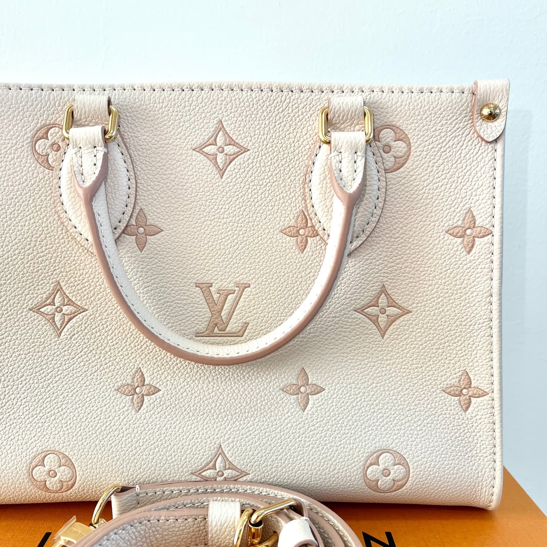 [25SS/새상품] 루이비통 온더고 PM 에덴 크로스백 가방 M14403 상품이미지6