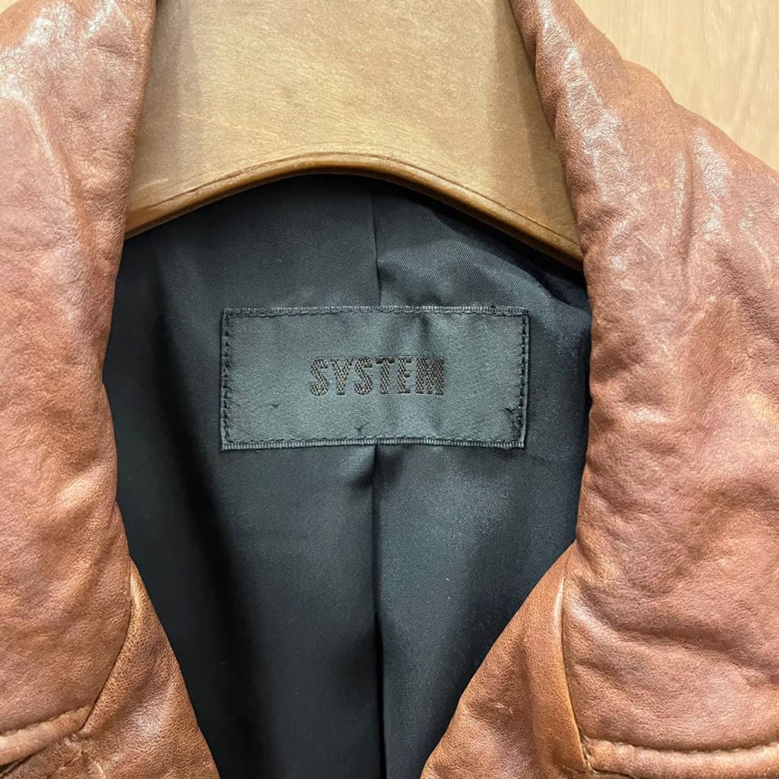 시스템 레더자켓 견장 허리 스트랩 지퍼 커프스 디테일 슬림핏 브라운 상품이미지7