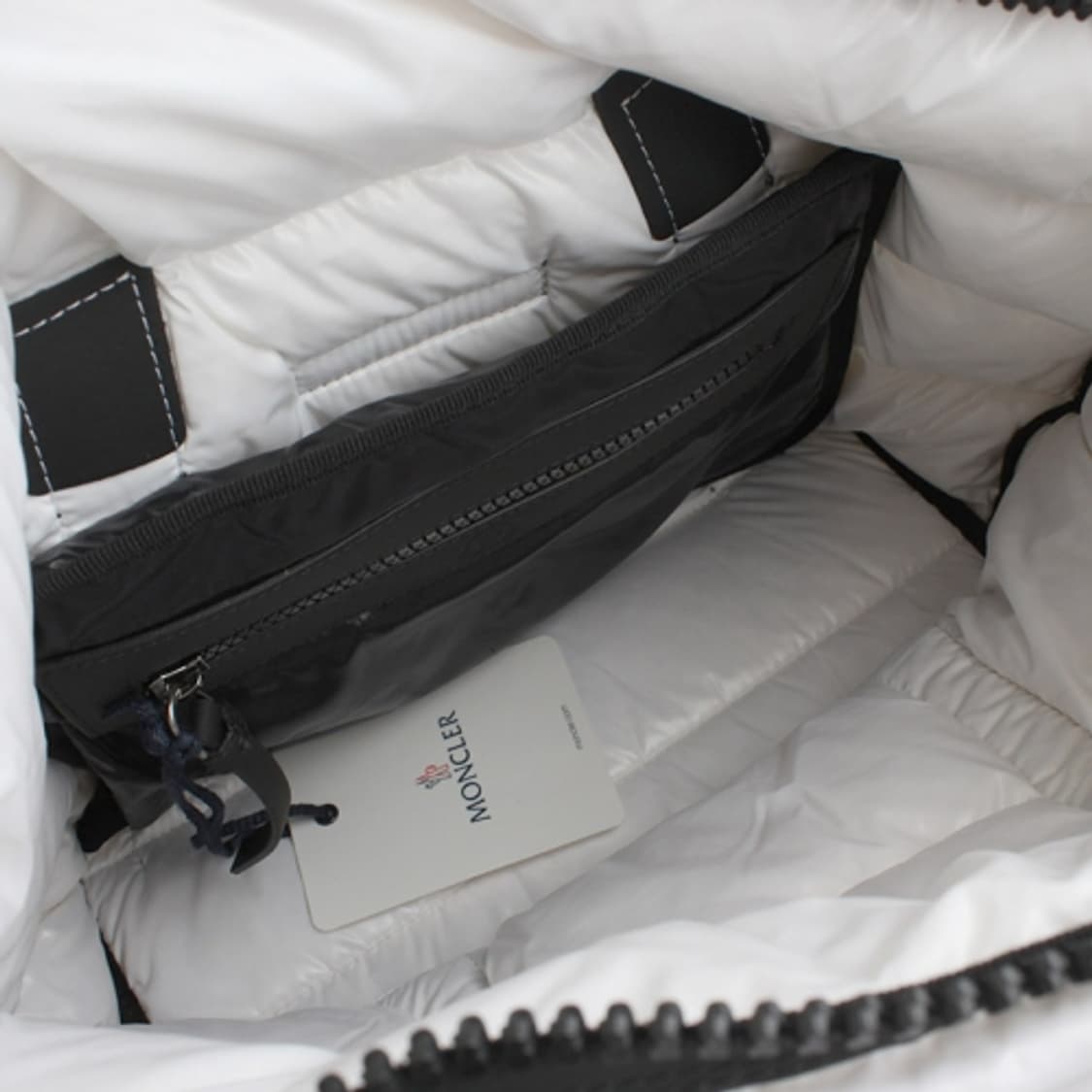 몽클레르 화이트 패딩 숄더백 상품이미지5