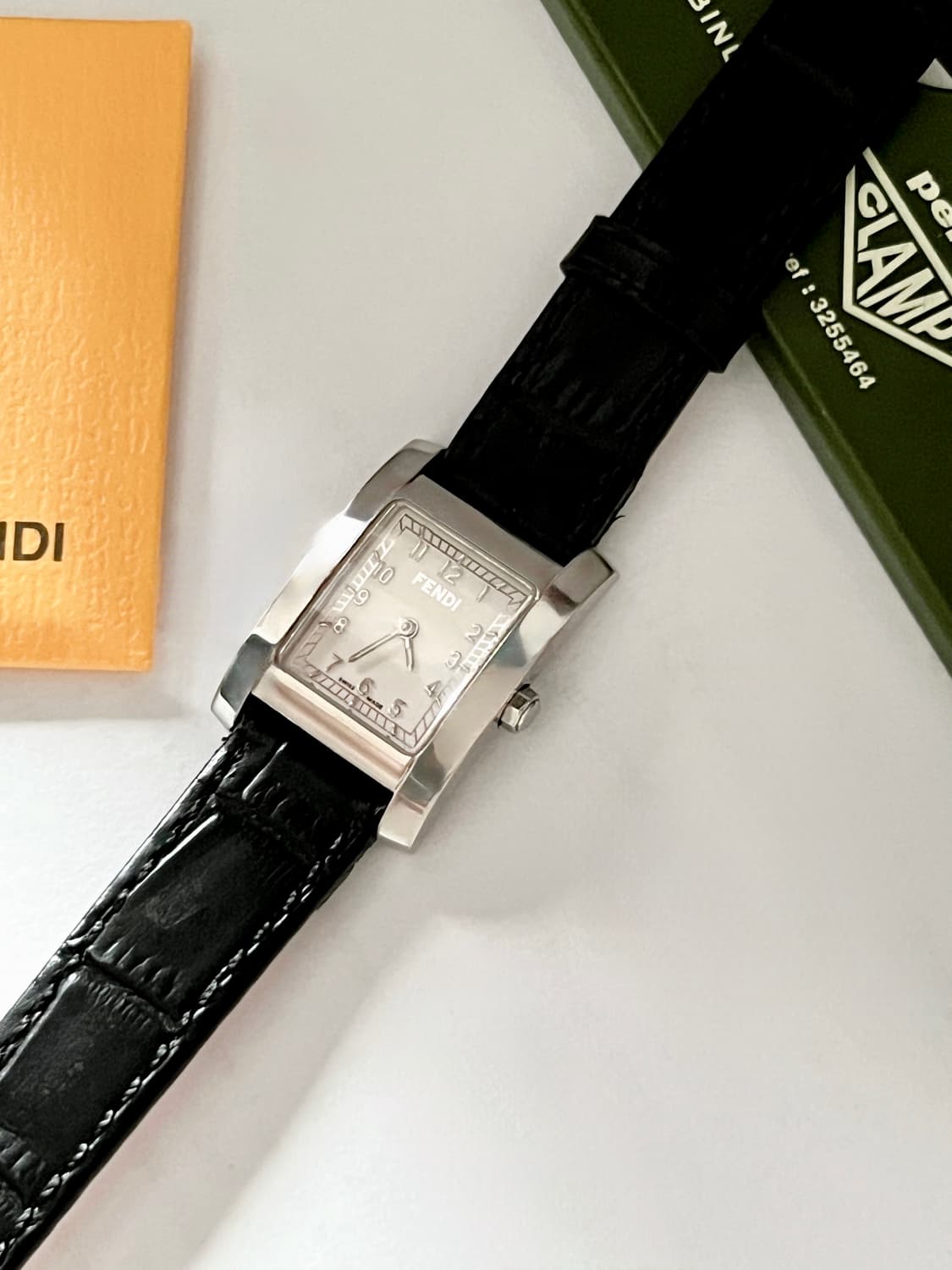 FENDI  스퀘어 화이트 다이얼 펜디 시계  상품이미지4
