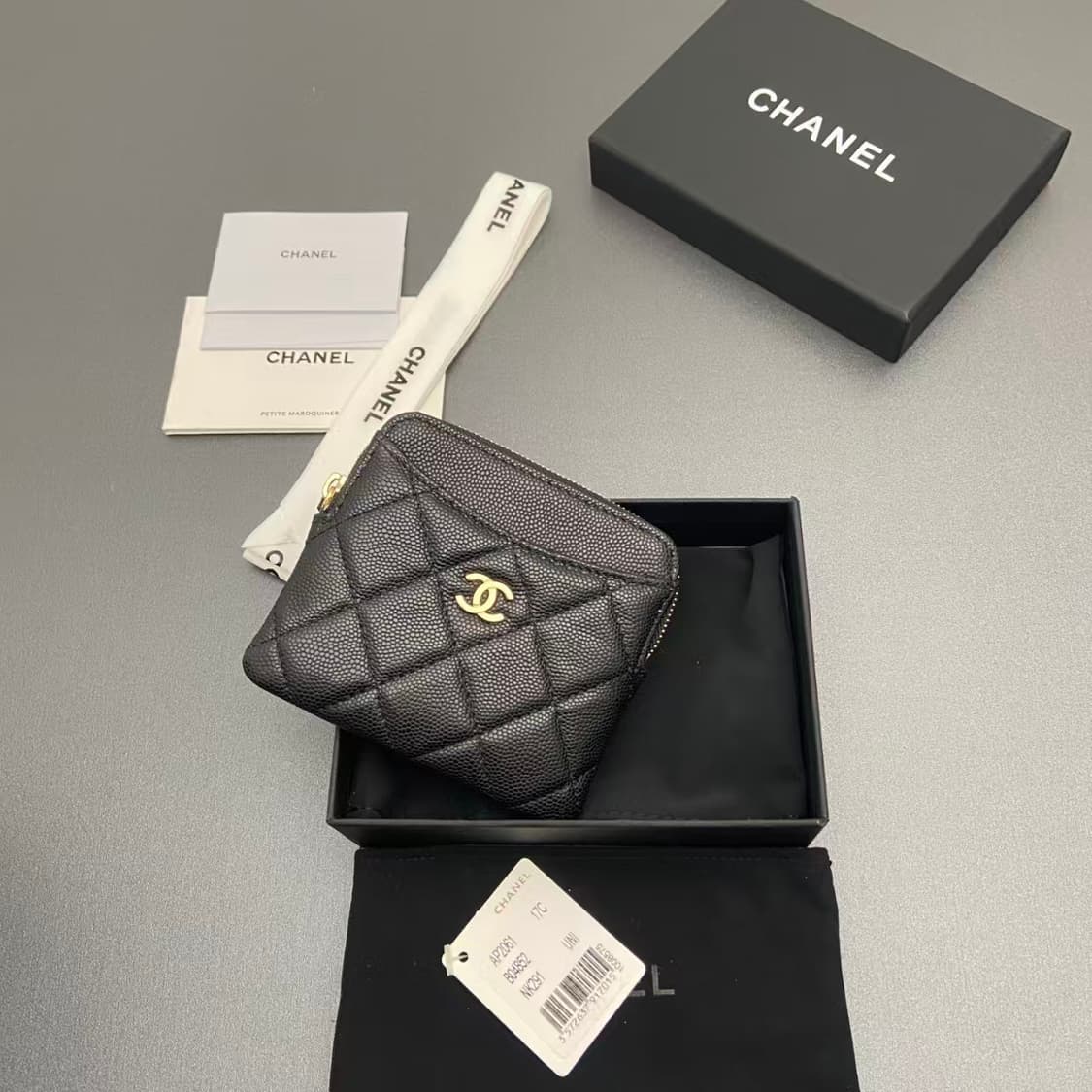 샤넬 클래식 지퍼 코인 카드 홀더 그레인드 샤이니 카프스킨 & 골드 메탈 상품이미지1