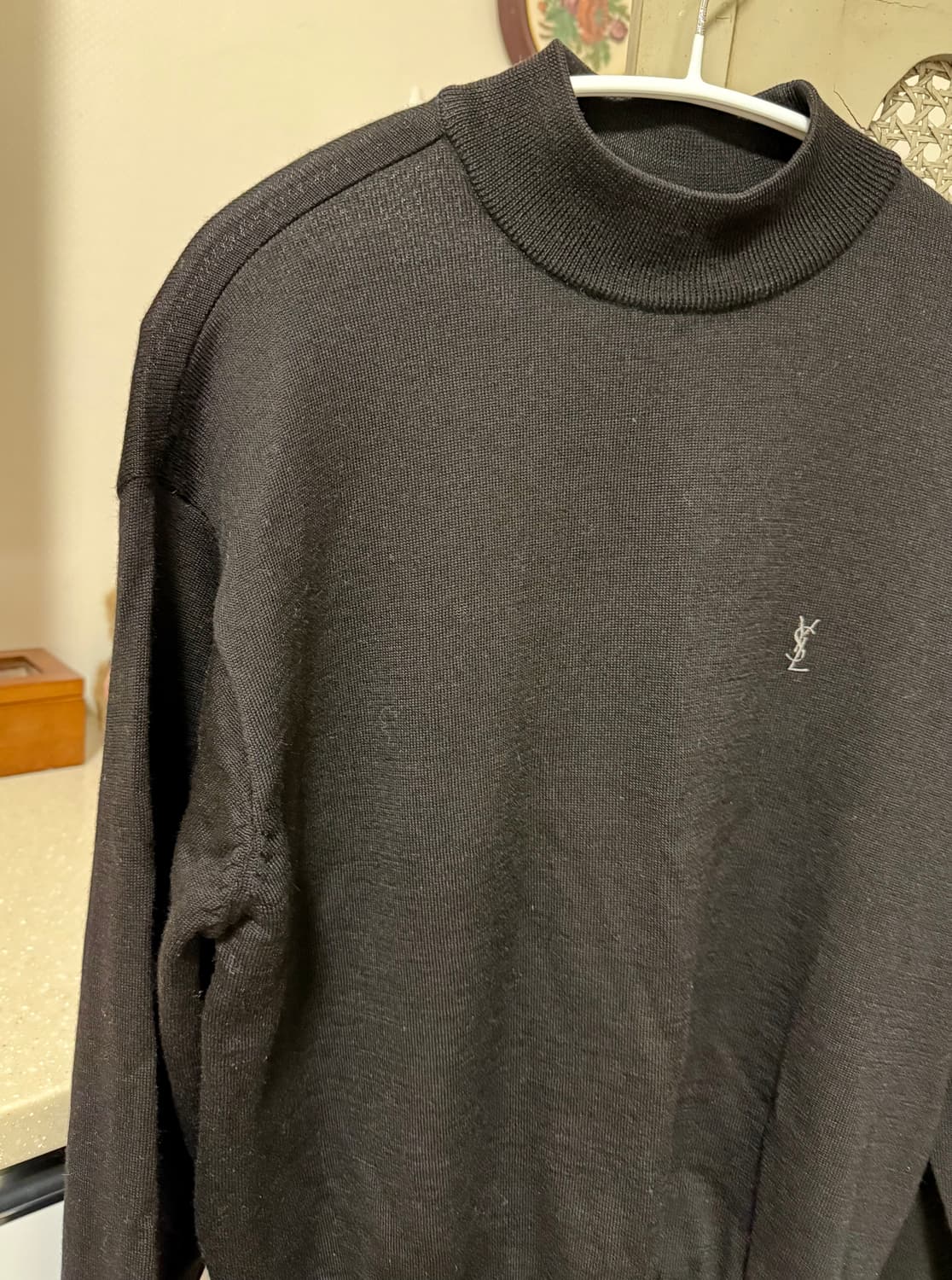 입생로랑 클래식 블랙 반목 니트 판매합니다 상품이미지4