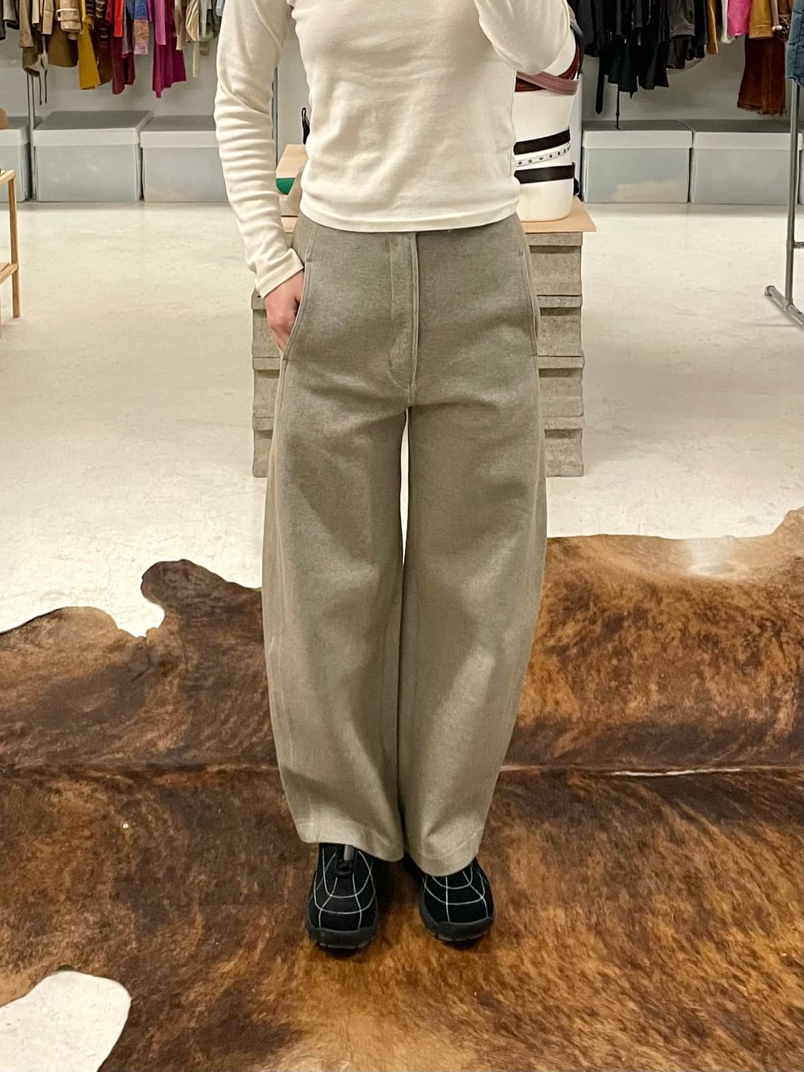 UNIQLO U curved sweat pants 유메르 커브드 스웻팬츠 상품이미지8