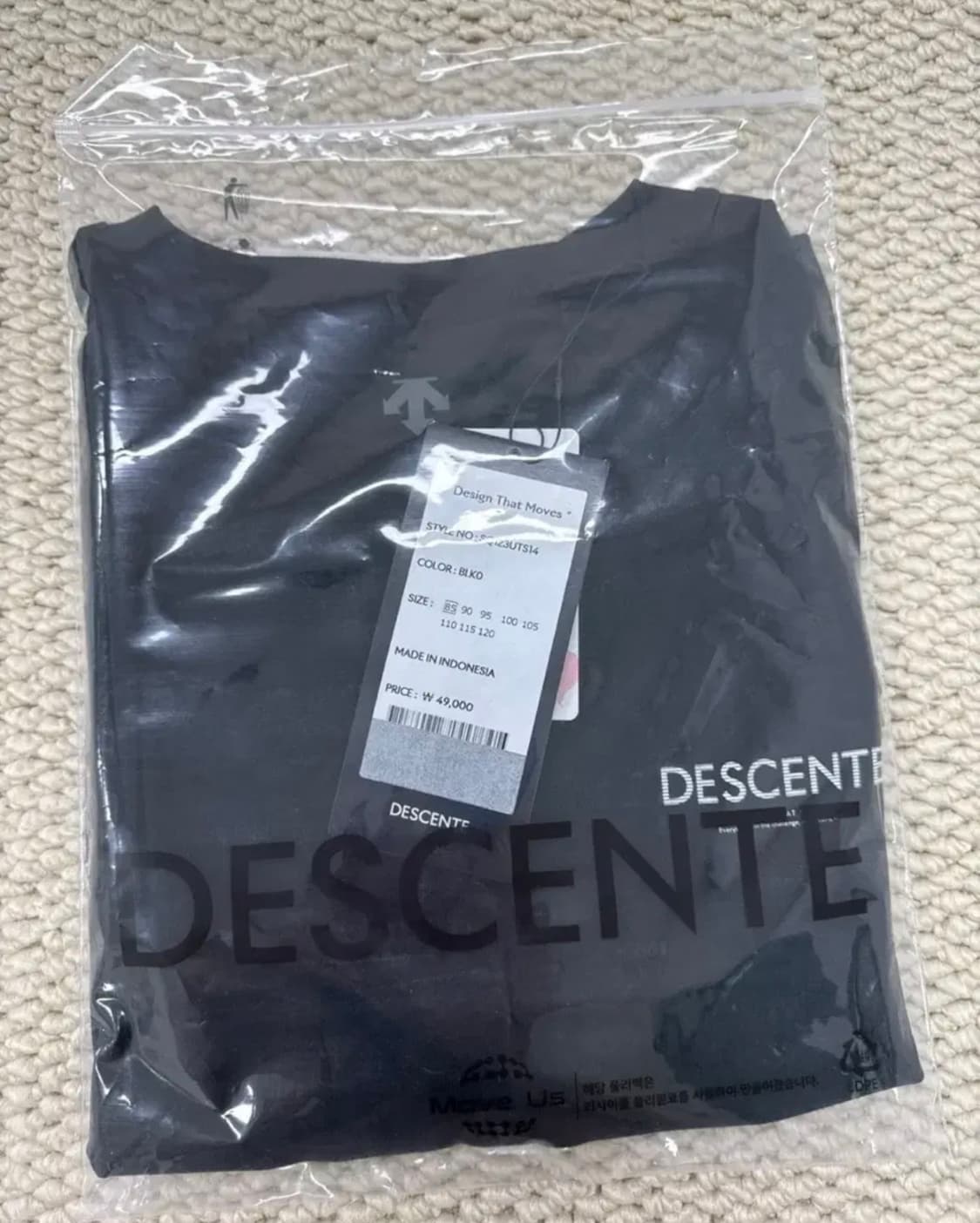 데상트 블랙 반팔티 새상품  상품이미지4