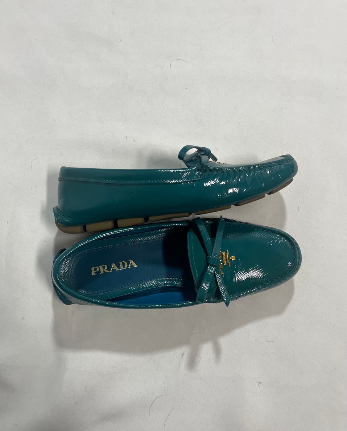 프라다 에나멜 리본 드라이빙 로퍼 상품이미지3