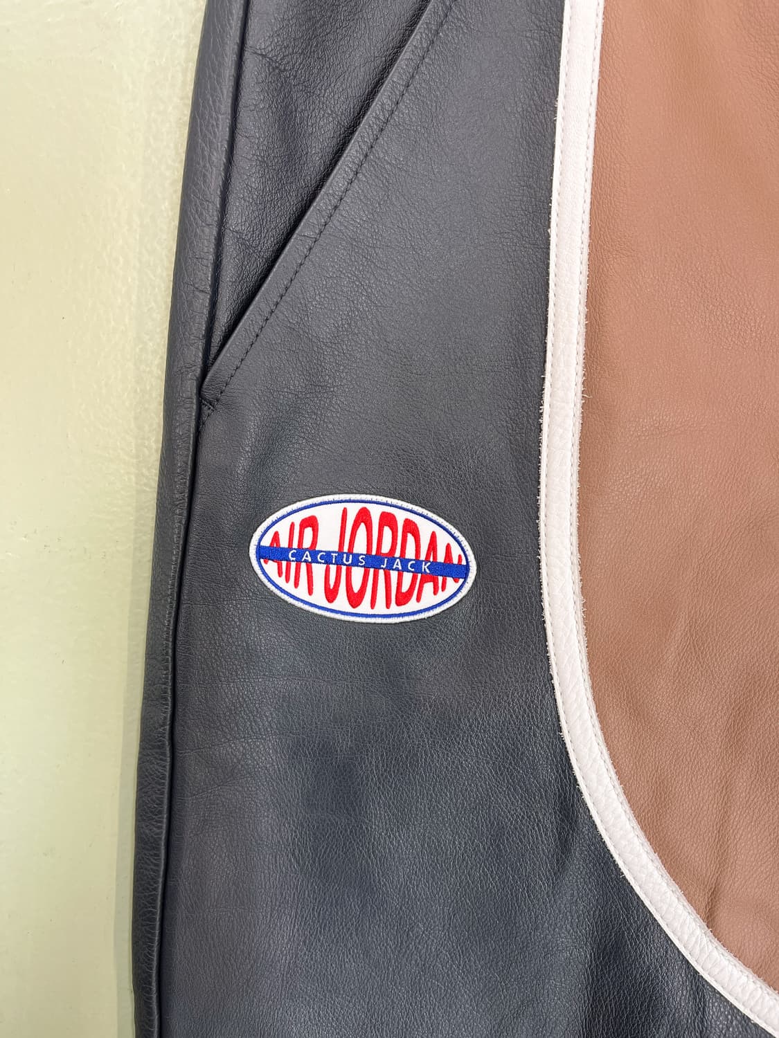 조던 X 캑터스 잭 모터 레더 팬츠 상품이미지6