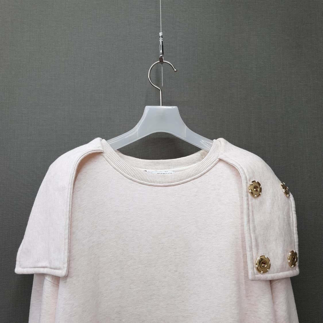 JW앤더슨  플랩 숄더 버튼 디테일 후드 스웻셔츠  M사이즈 상품이미지2