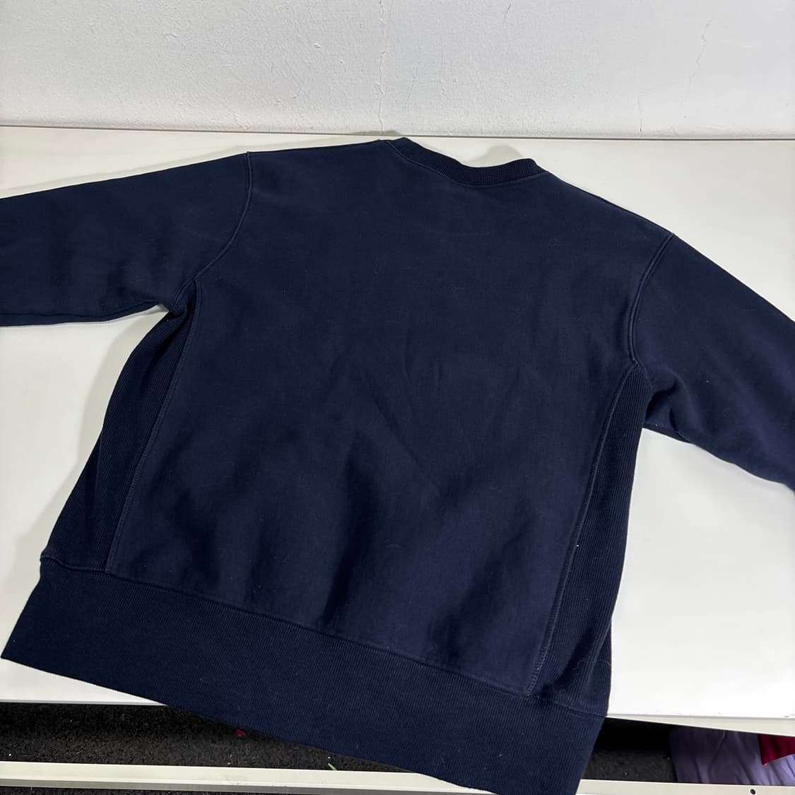 M 빔즈 X 챔피온 리버스위브 네이비 맨투맨 상품이미지3