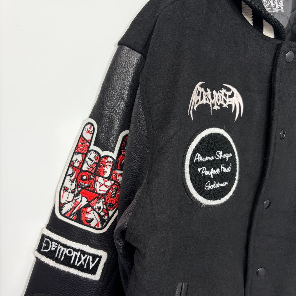 근육맨 작가 일러스트 가죽 바시티 자켓 상품이미지5