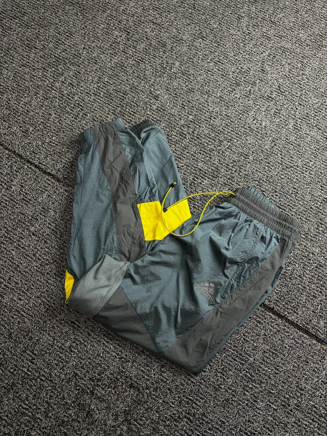 아디다스 스트리트 루즈핏 우븐 트랙 조거팬츠 2670 상품이미지1