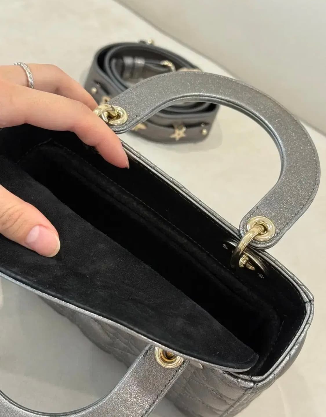 디올 레이디백 레이디디올 스몰 메탈릭실버 상품이미지5