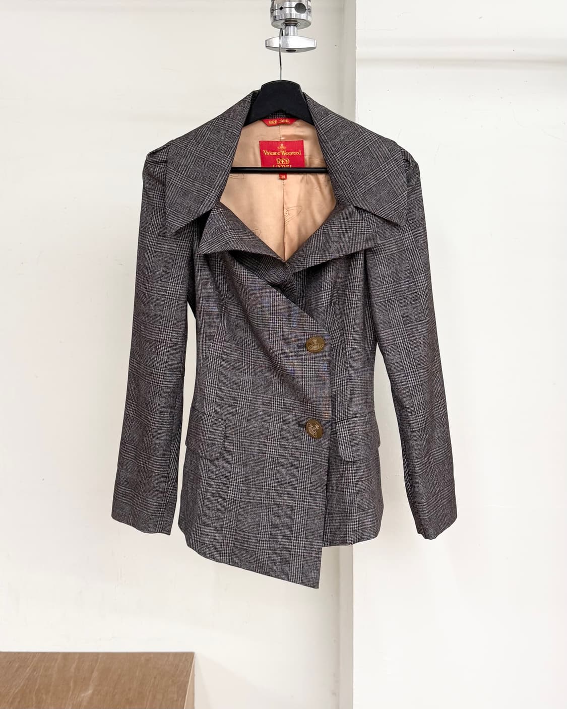 비비안 웨스트우드 브라운 체커드 블레이저 상품이미지1