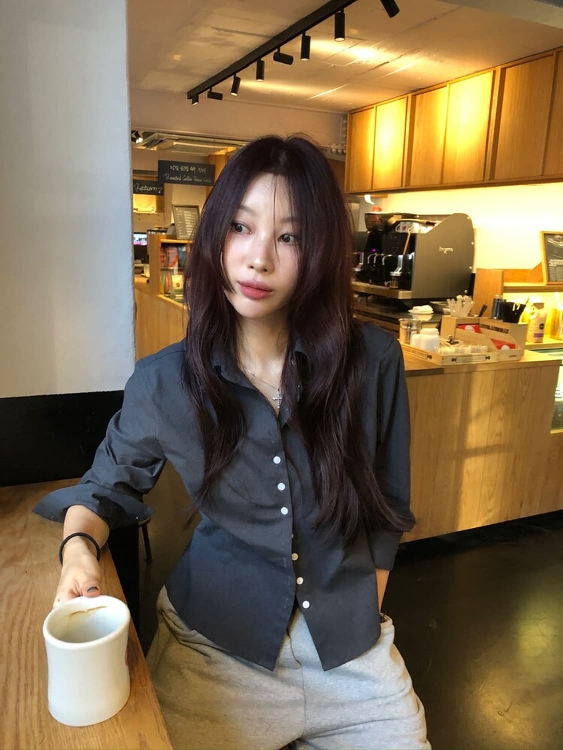 오솔OSOL 슬림핏 크롭 셔츠 차콜 상품이미지2