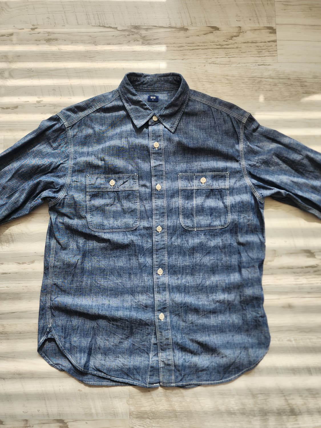 유니클로 샴브레이 셔츠 M(100~105)사이즈 팜. 남방 데님 중청 상품이미지1