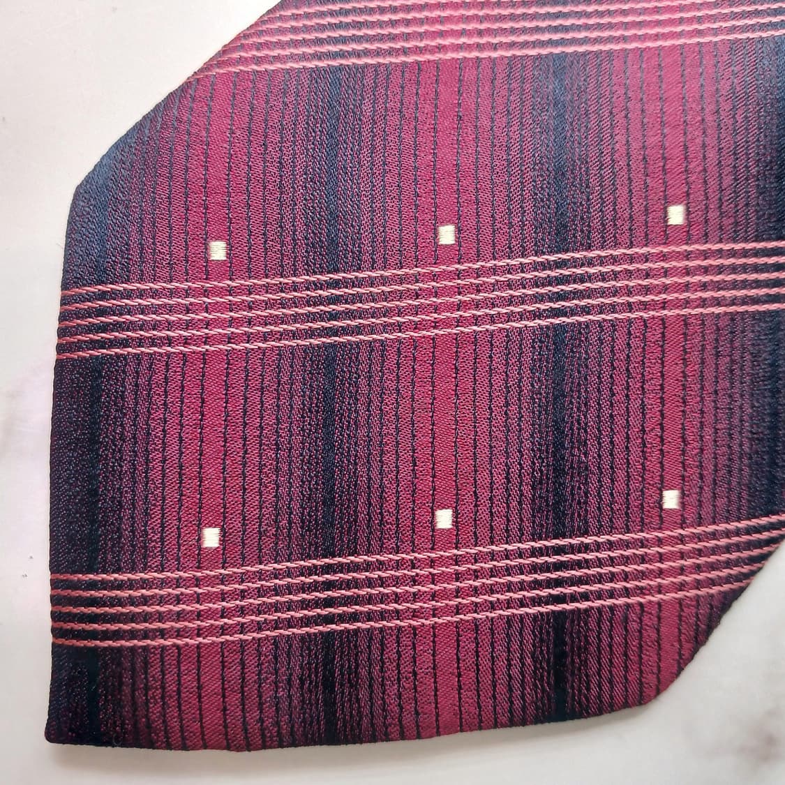 아쿠아스큐텀 실크 와인 스트라이프 넥타이 9.5cm A등급 E962
 상품이미지6