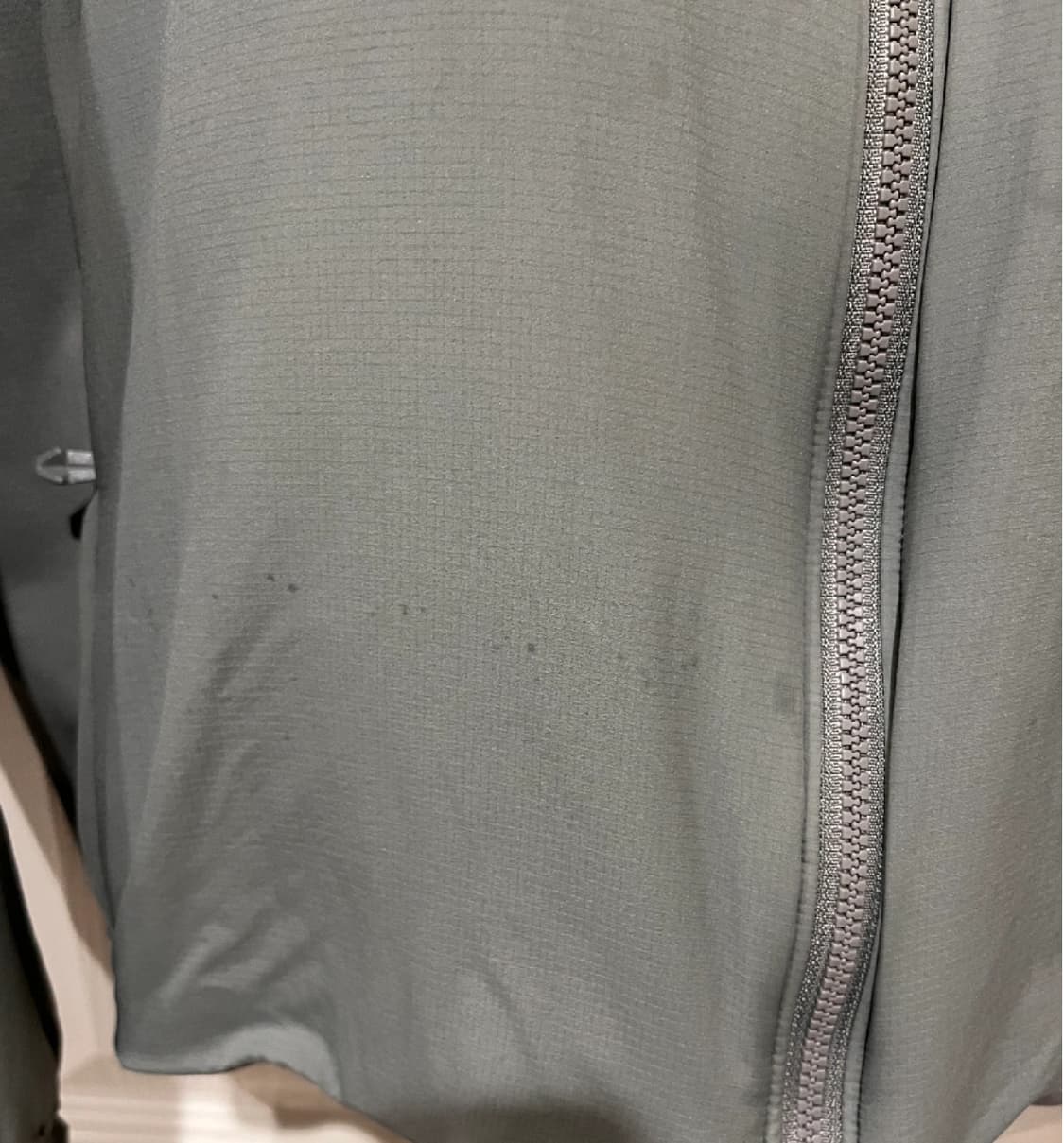 아크테릭스 아톰 LT 보이드 M 사이즈  앞부분 외에 상태 깨끗합니다!  상품이미지4