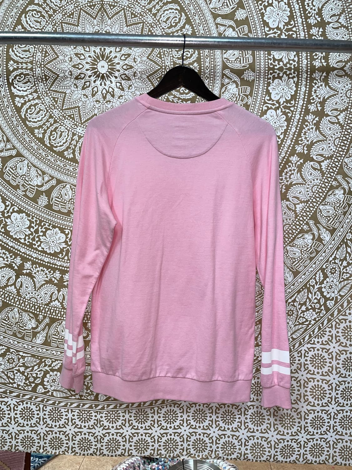 리바이스 핑크 맨투맨  상품이미지4