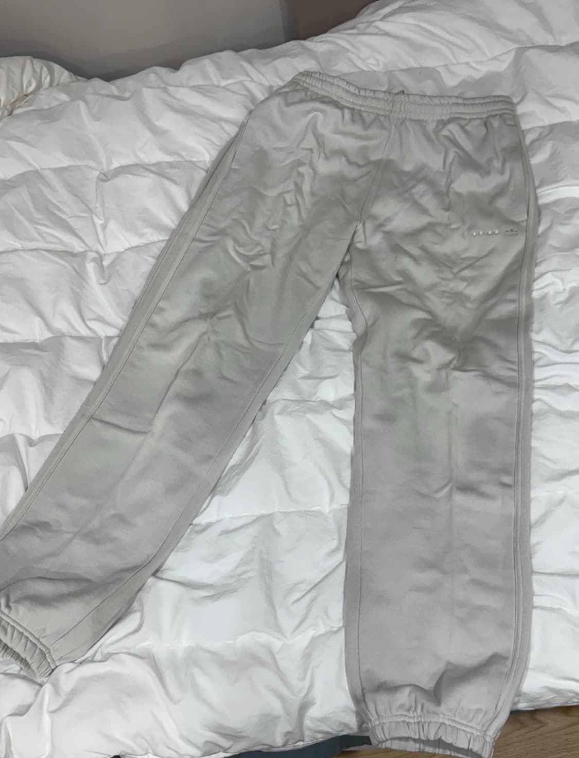 아디다스 화이트그레이 조거팬츠 상품이미지2