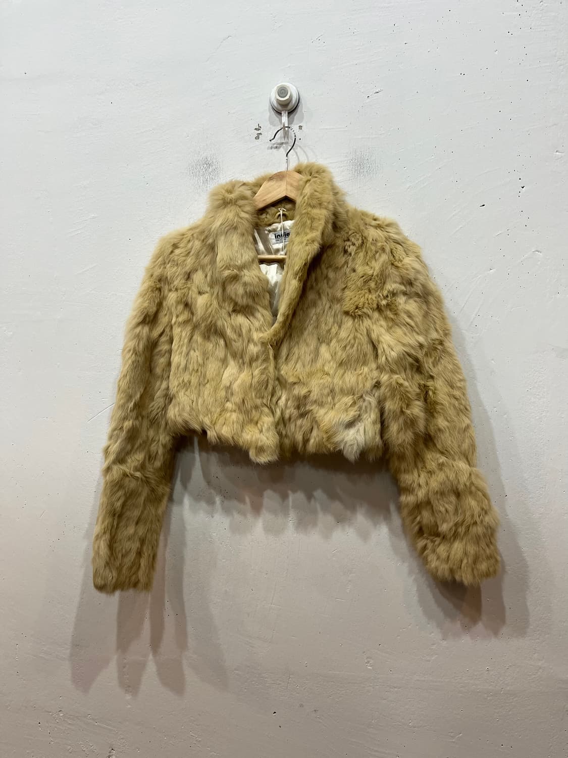 INDIO 레빗퍼 크롭 퍼자켓 미사용품  상품이미지1