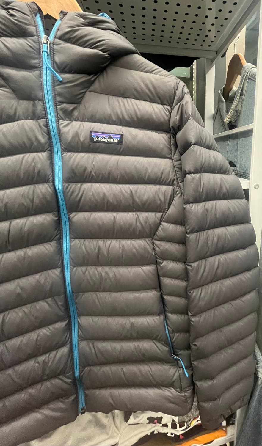 파타고니아 경량패딩 회색 상품이미지4