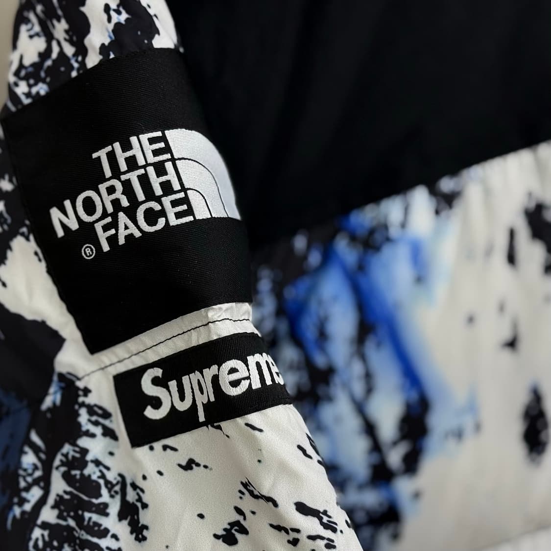 슈프림 x 노스페이스 마운틴 발토로 자켓 블루 화이트 - 17FW 상품이미지6