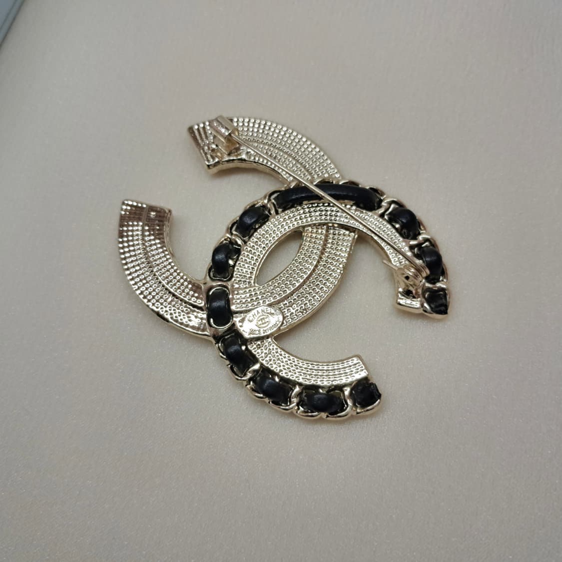 샤넬 브로치 골드 블랙 레더 빈티지 펜던트 상품이미지3