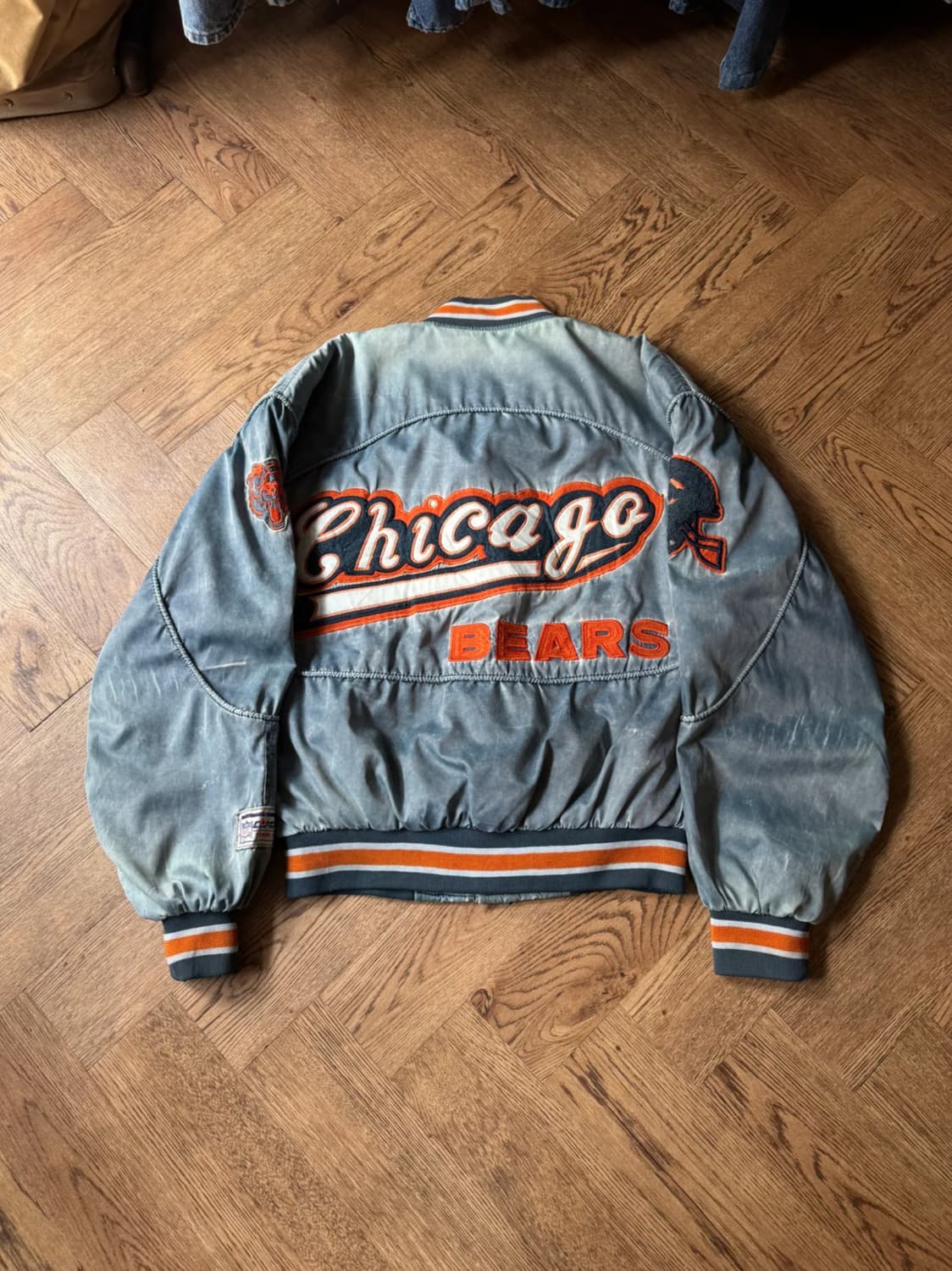 [L]90's NFL 시카고 베어스 빈티지 페이딩 바시티 자캣 상품이미지1