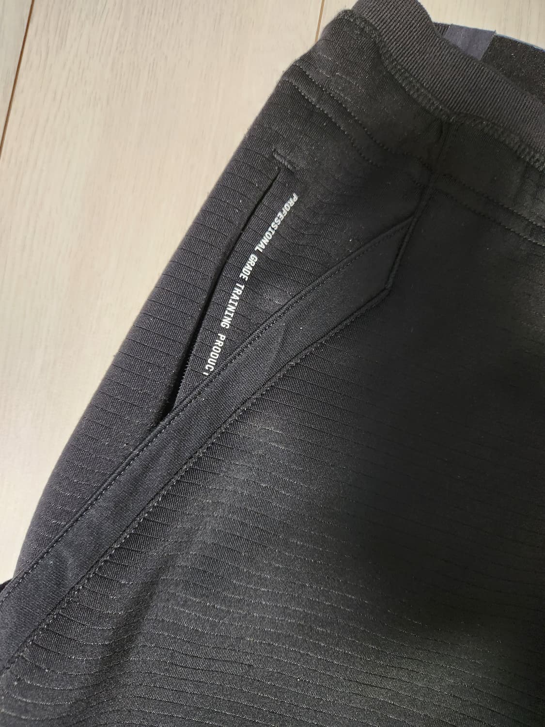 나이키 프로 슬림핏 트레이닝 팬츠 사이즈xl

주머니 스우시 로고 부분  상품이미지8