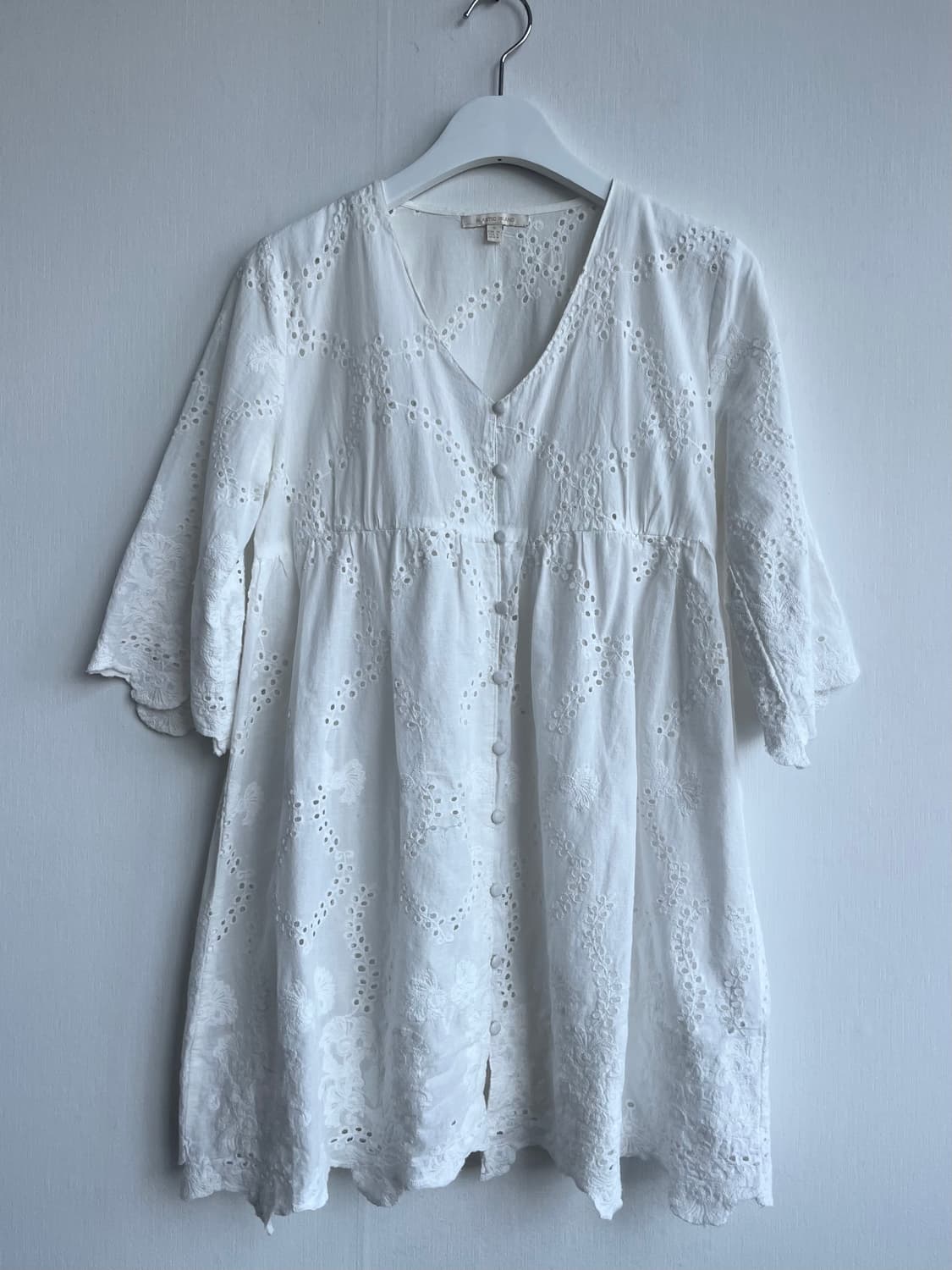 PLASTIC ISLAND 화이트 펀칭 블라우스 상품이미지1