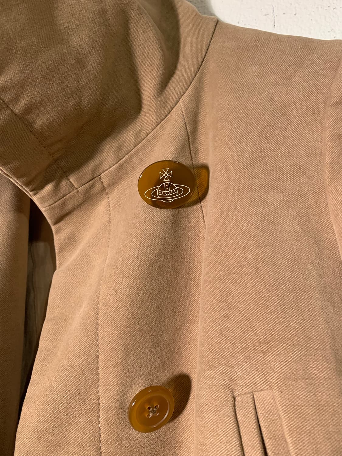 비비안웨스트우드 레드라벨 오브로고 단추 베이지 코트 상품이미지7