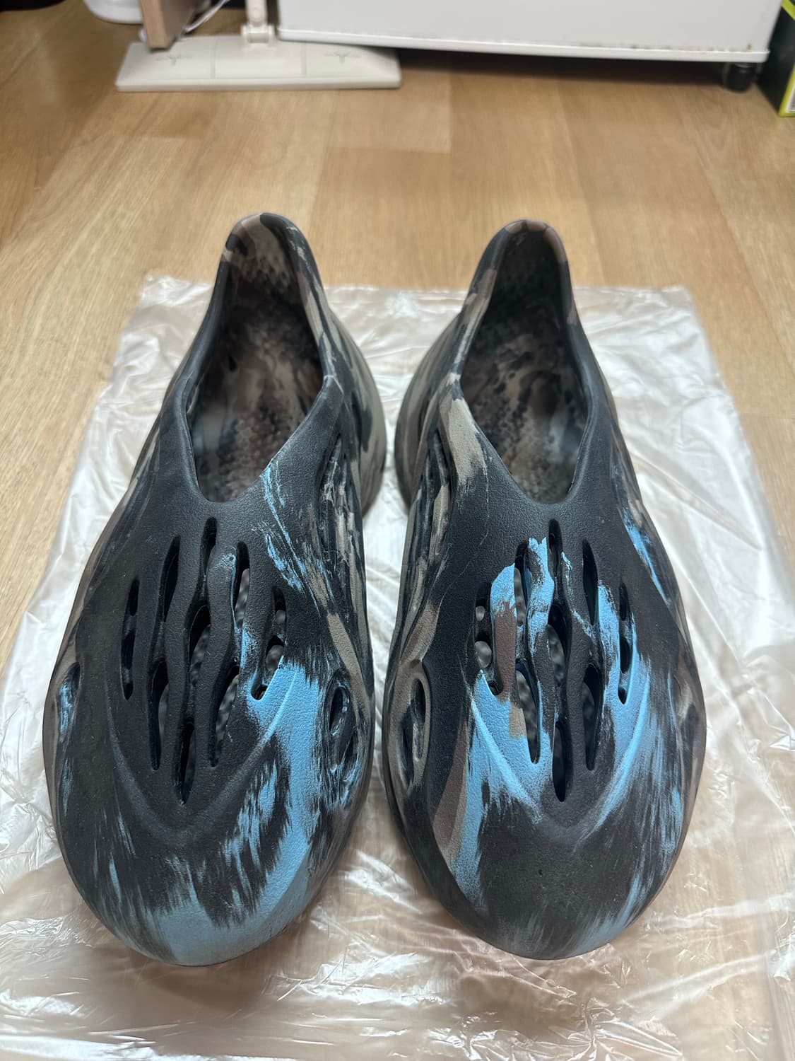 YEEZY 폼러너 MX신더 상품이미지2