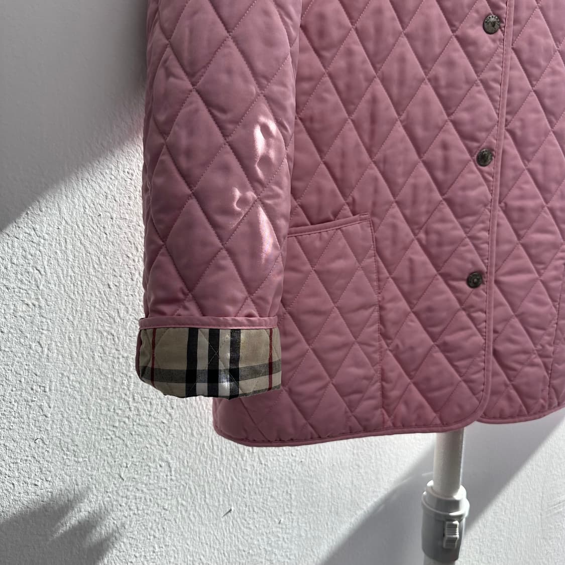 버버리 영국판 우유핑크 체크 퀼팅 자켓 상품이미지3