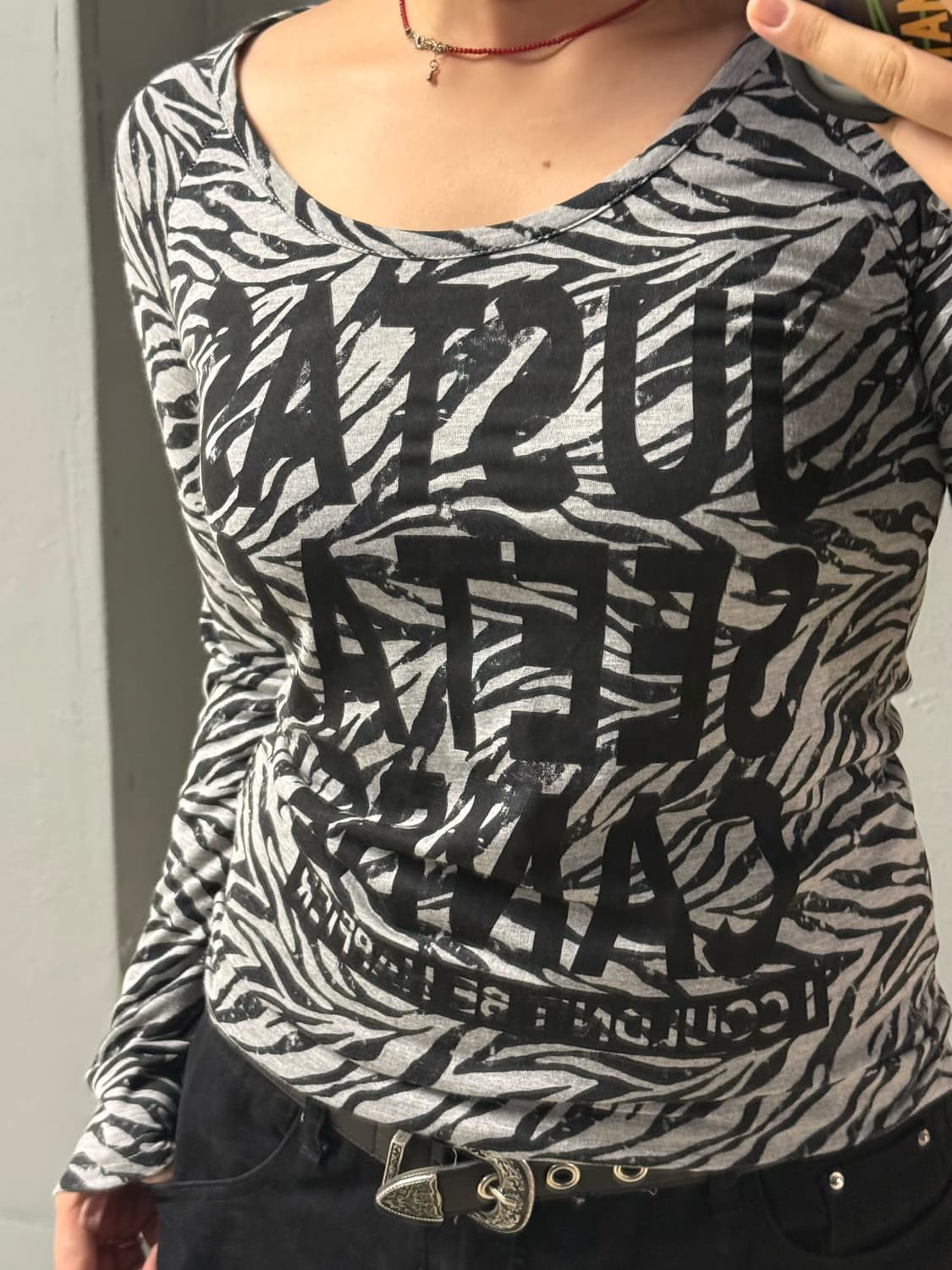 zebra pattern lettering long sleeve 상품이미지3