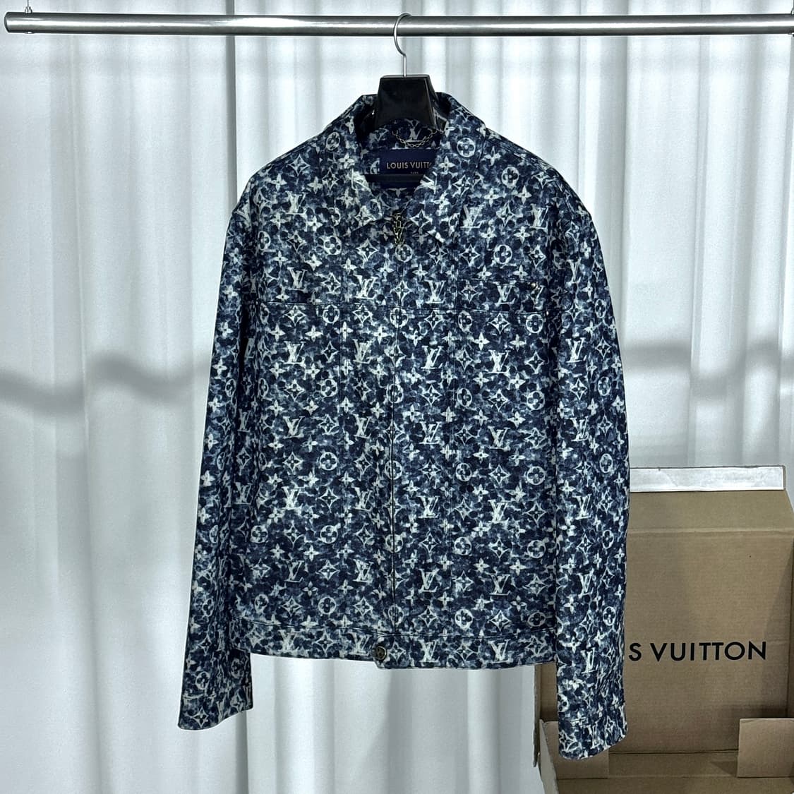 [정품] 23FW 루이비통 워크웨어 모노그램 데님 트러커 자켓 상품이미지1