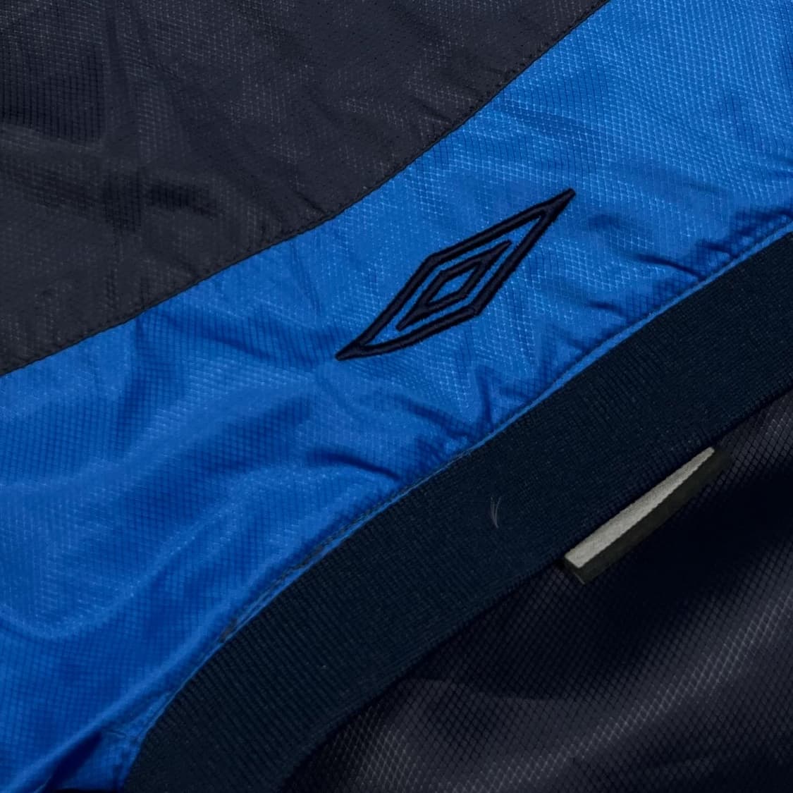 엄브로 올드스쿨 블랙컬러 웜업 상품이미지3