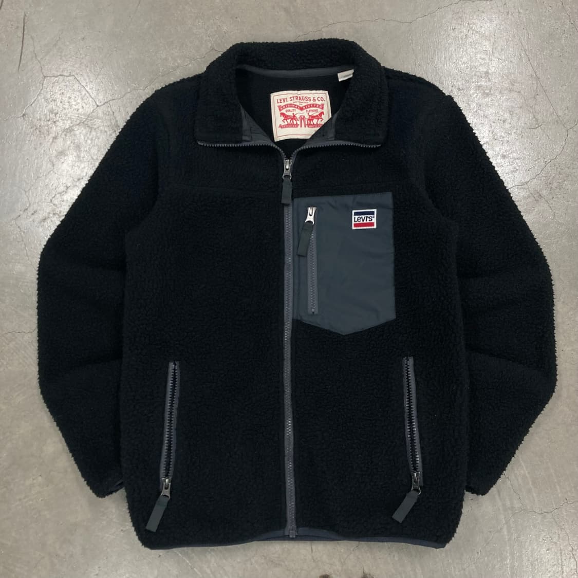리바이스 블랙 컬러 스몰 로고 쉐르파 자켓 상품이미지1