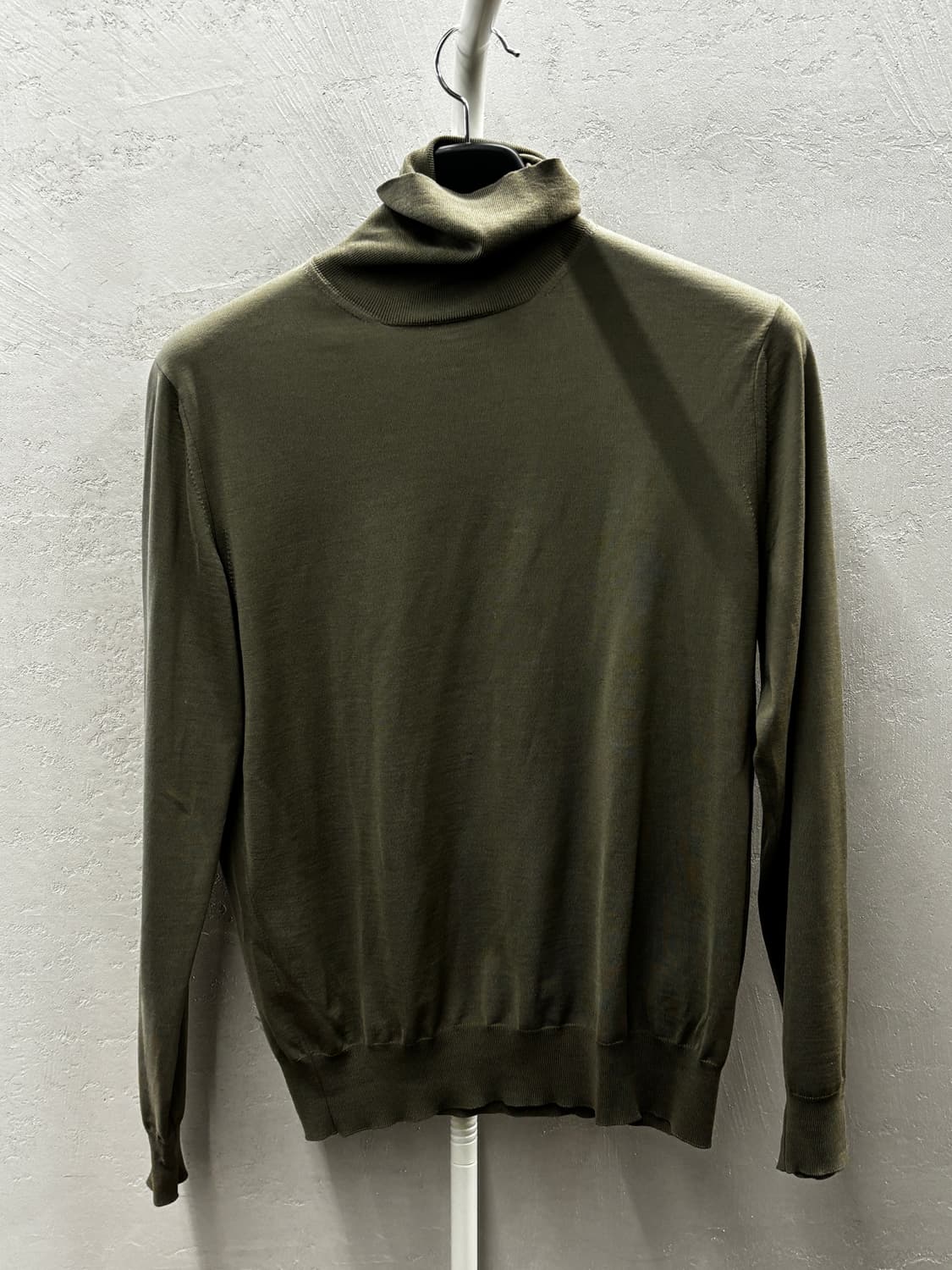 Lardini 라르디니 올리브색 터틀넥 니트 상품이미지2