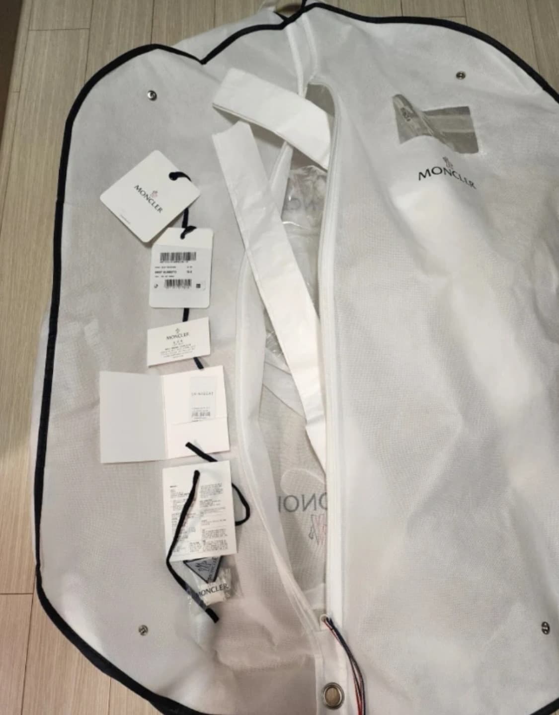 [2] 몽클레어 아미오 블랙 패딩  몽클레어 아미오트 상품이미지3