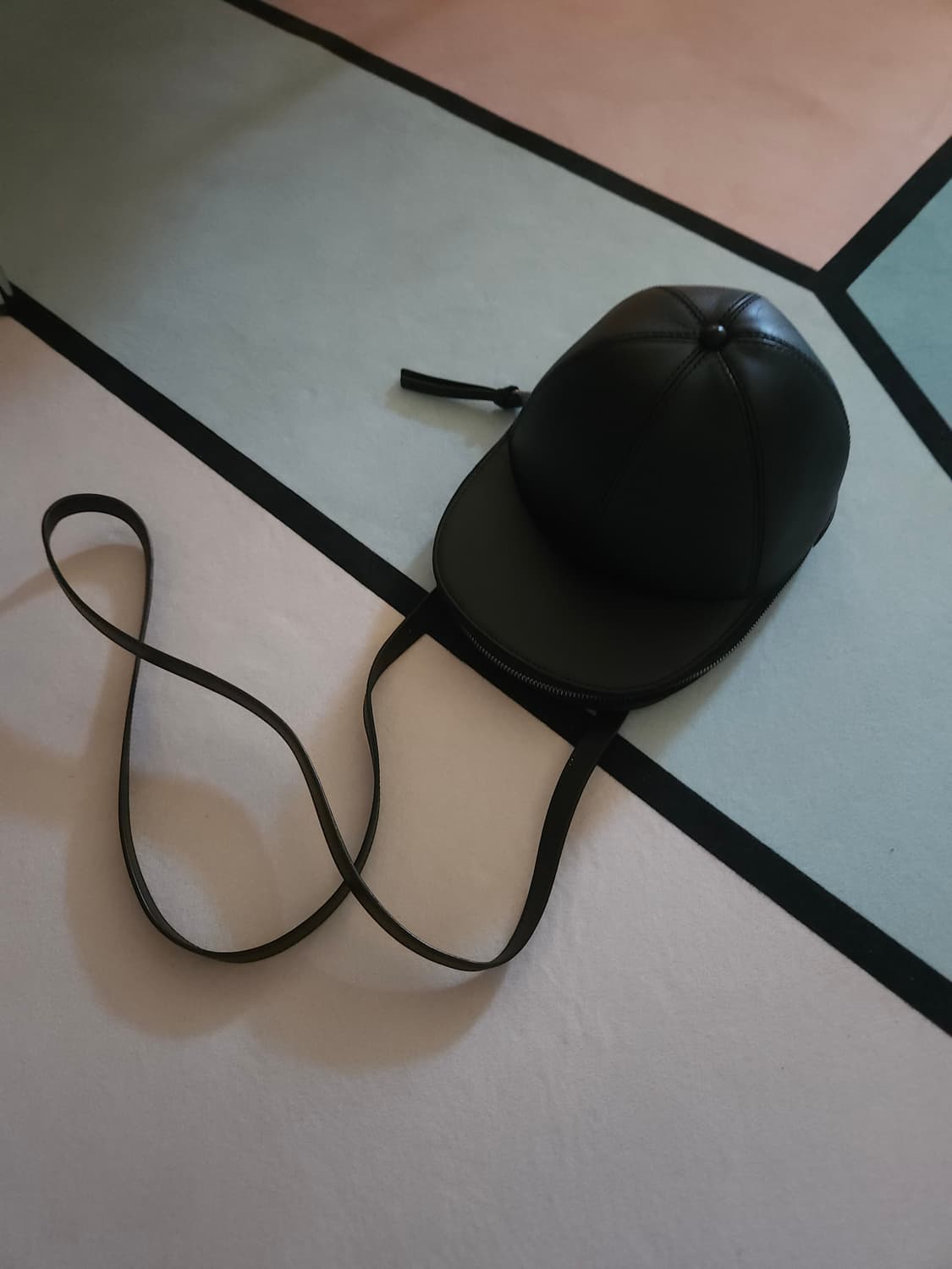 JW 앤더슨 레더 캡백 크로스백 블랙 상품이미지7