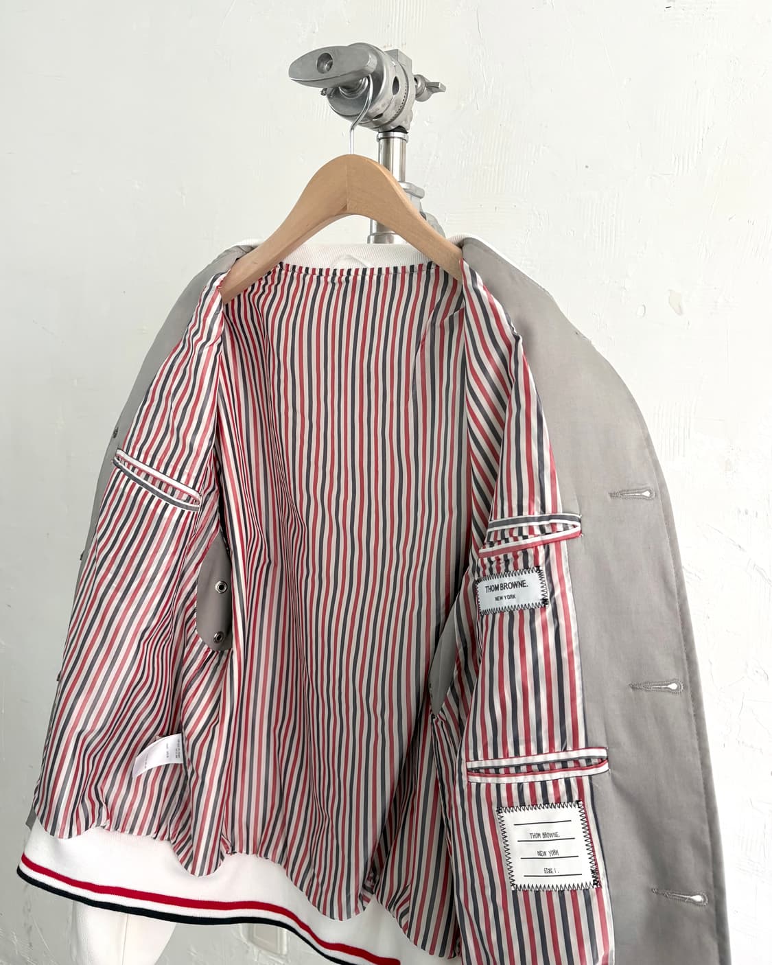 Thom Browne 톰브라운 그레이 레더 바시티 자켓 상품이미지10