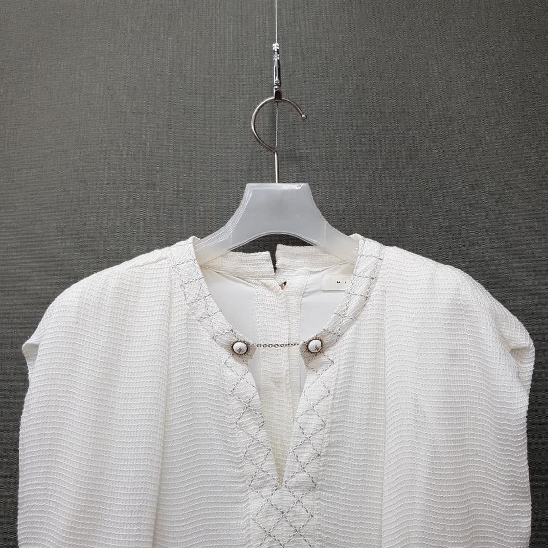 미샤  MICHAA 2022 진주 장식 민소매 블라우스 66사이즈 상품이미지2